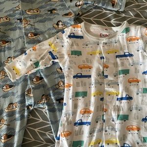 Baby pajamas- magnetic close